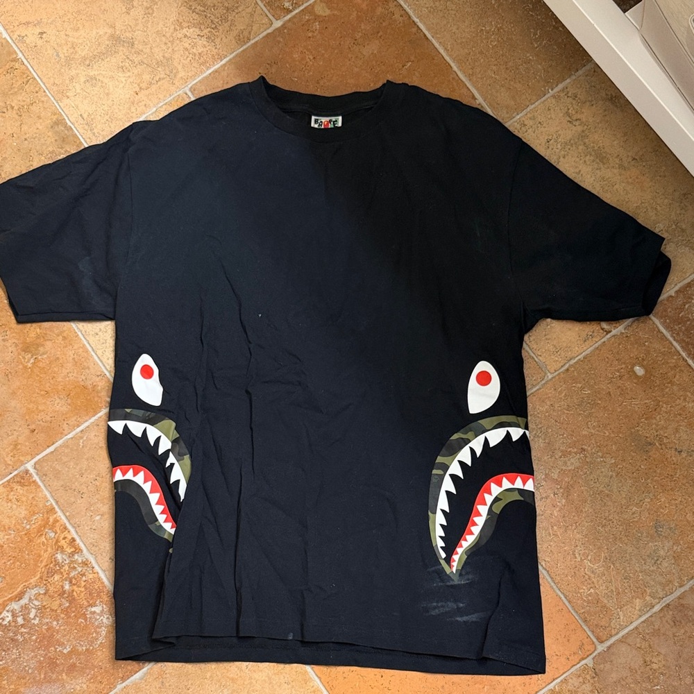 Black Shark Face Graphic Tee fits a xl